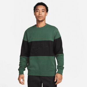 Nike Men's Green and Black Crewneck Shirt